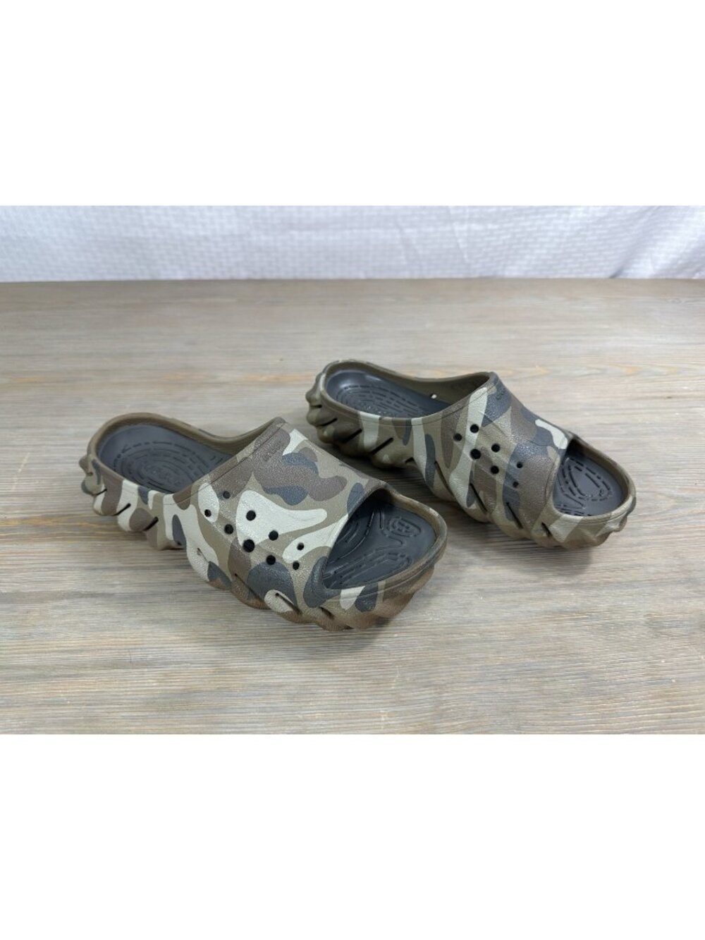 Crocs Echo Camo Redux Slides Men's 5 Women's 7 Unisex Slip On Shoes Sandals Read